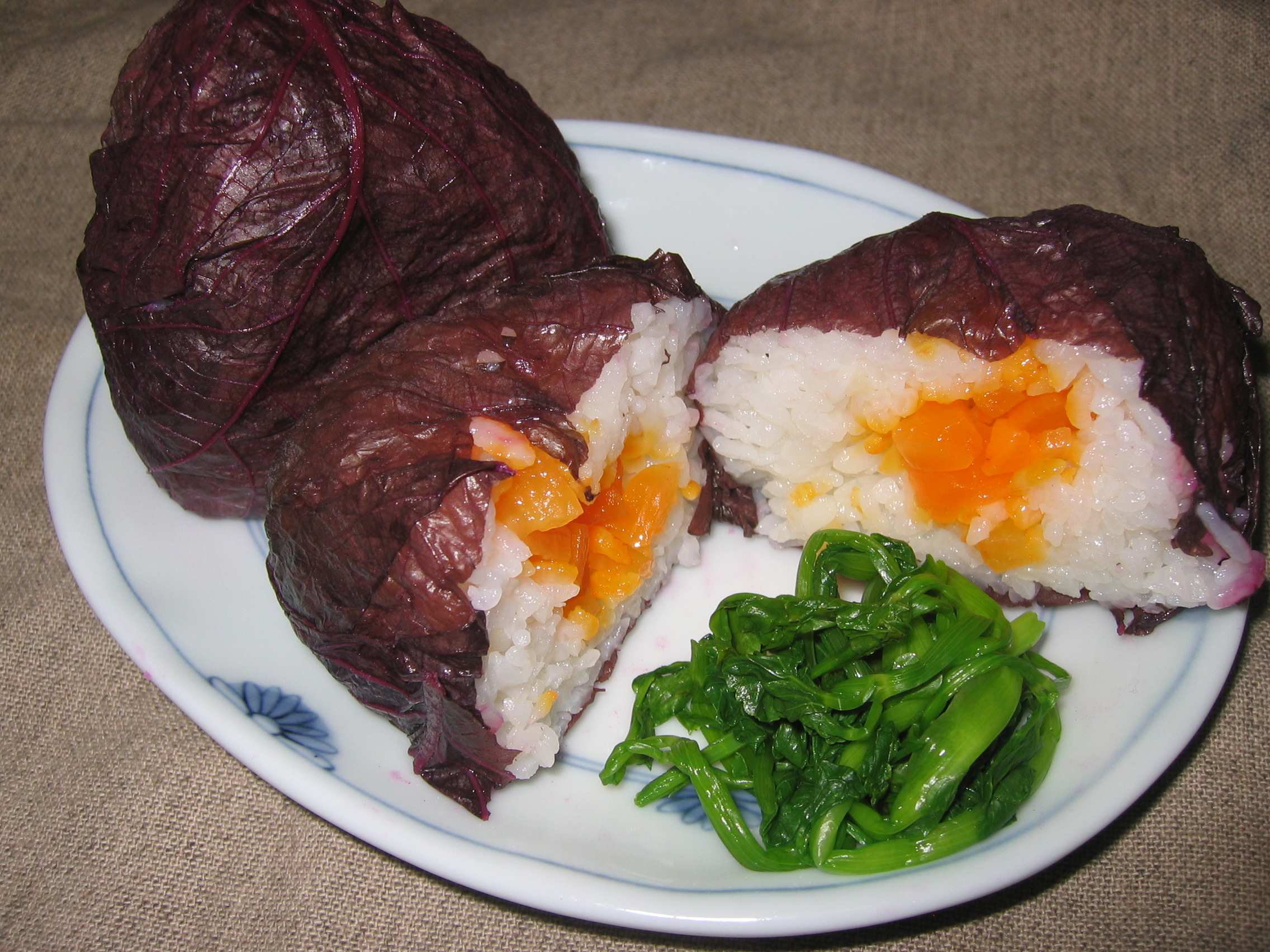 郷土料理 赤紫蘇巻おにぎり Mayunbo日記