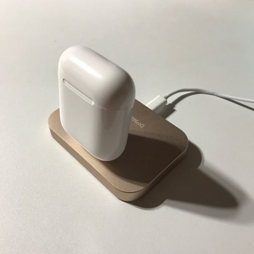 iPhone充電スタンドAirPods乗せた写真1