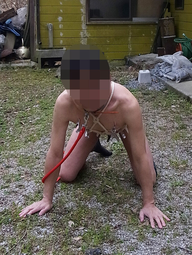 変態M男　野外露出　画像 山荘前で変態M男を露出調教２（奴隷犬散歩） : 女装マゾ奴隷調教記録