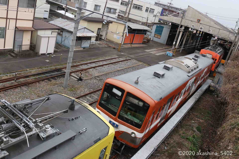 昼下がりの検車区。