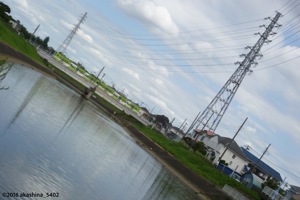 坂川の水面と空