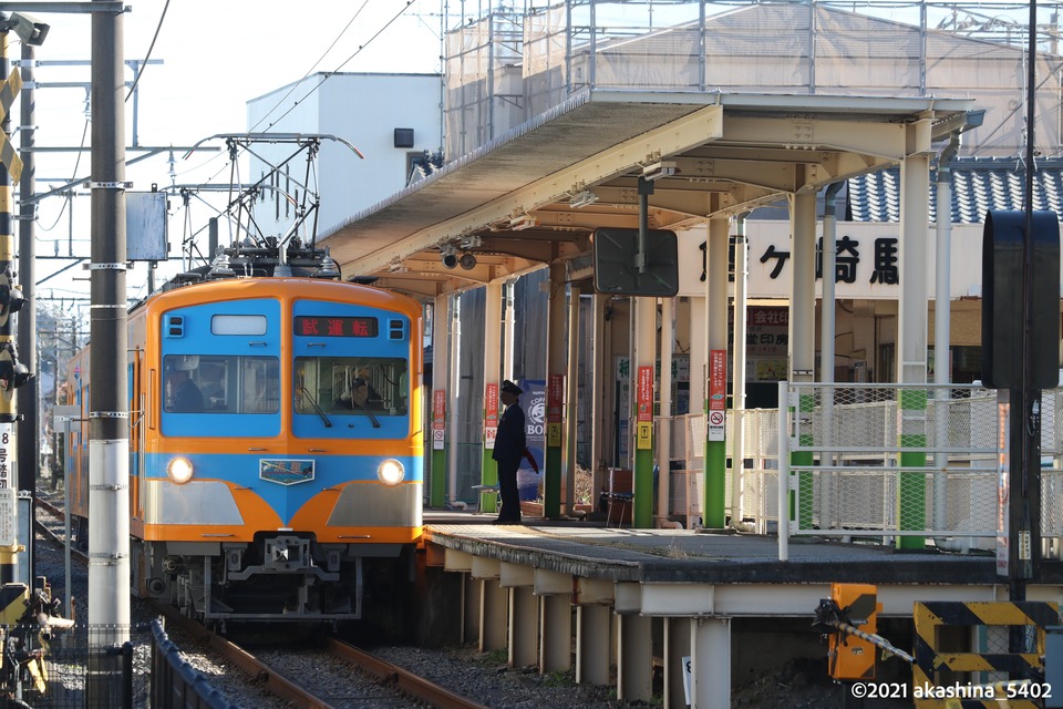 鰭ヶ崎駅に停車する「流星」の試運転