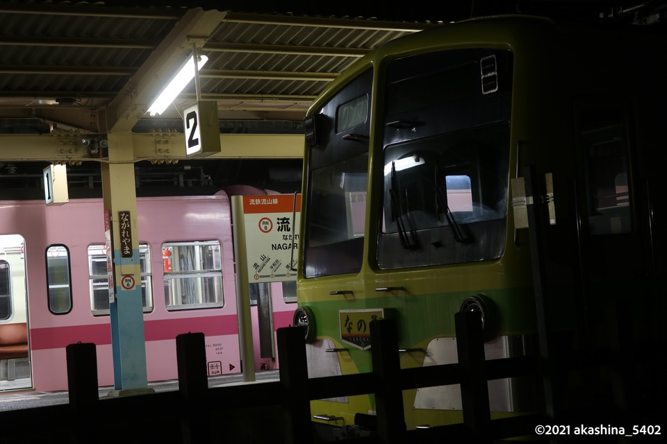 流山駅で顔を合わせる「さくら」と「なの花」