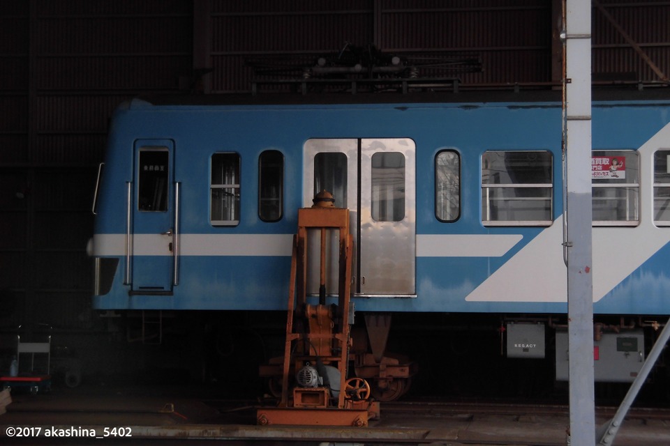 仮台車をはいて検査中の5001