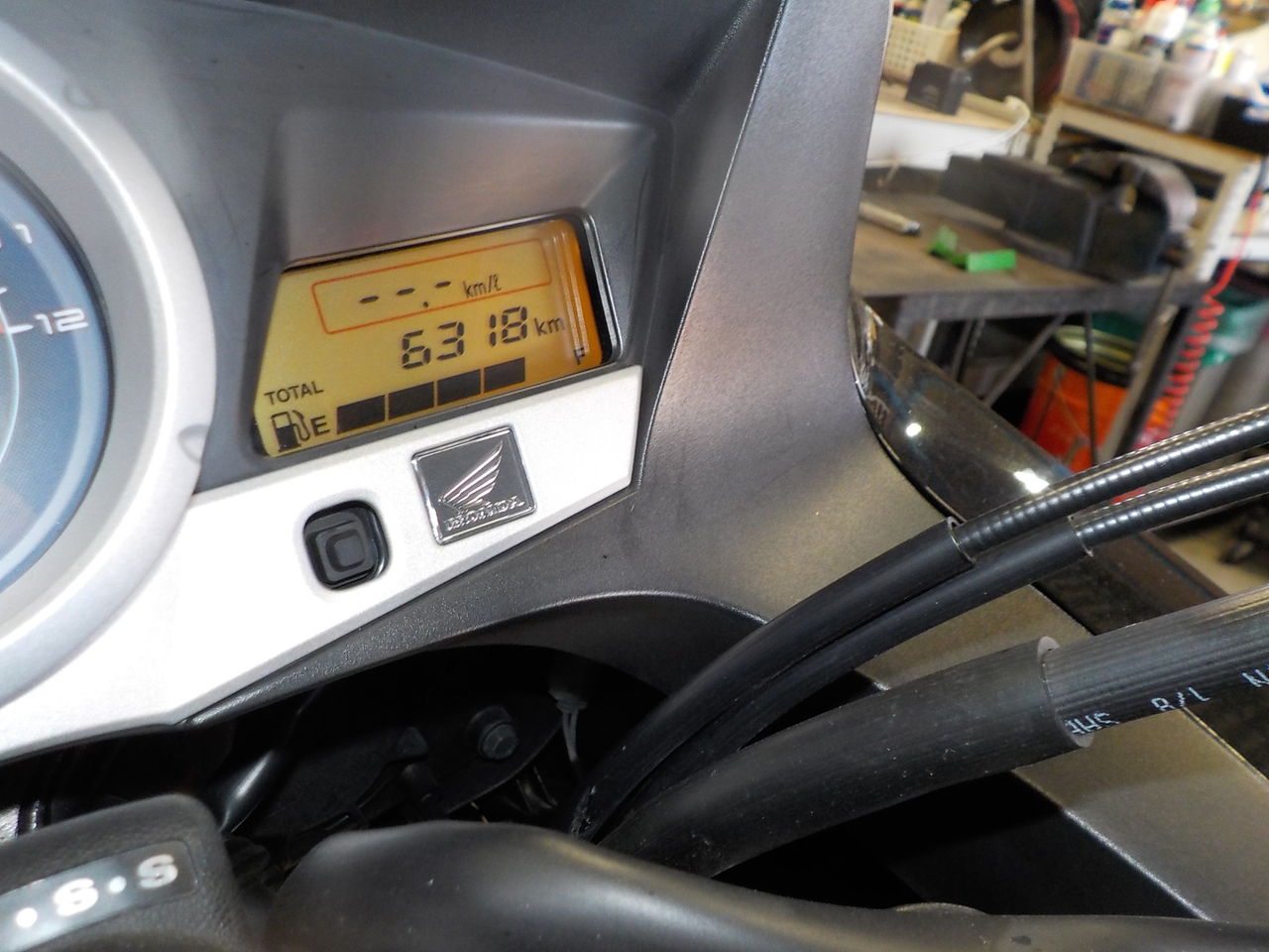 Honda Cbf1000 バッテリー交換 Mc Craft