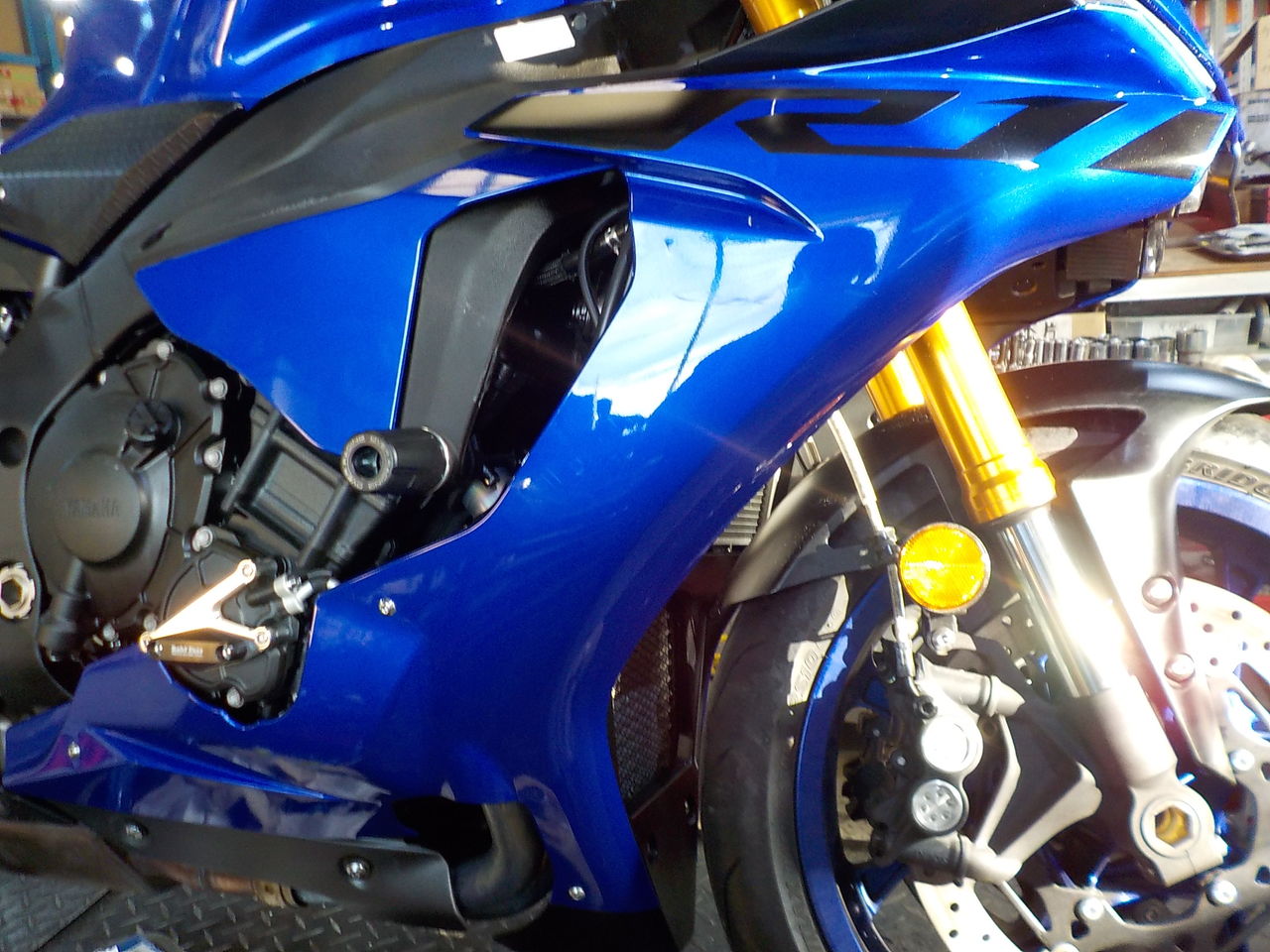 YZF-R1 カウル 交換 ﾌｫｰｸ捩れ 修正 YAMAHA 2018 RN49 : MC Craft