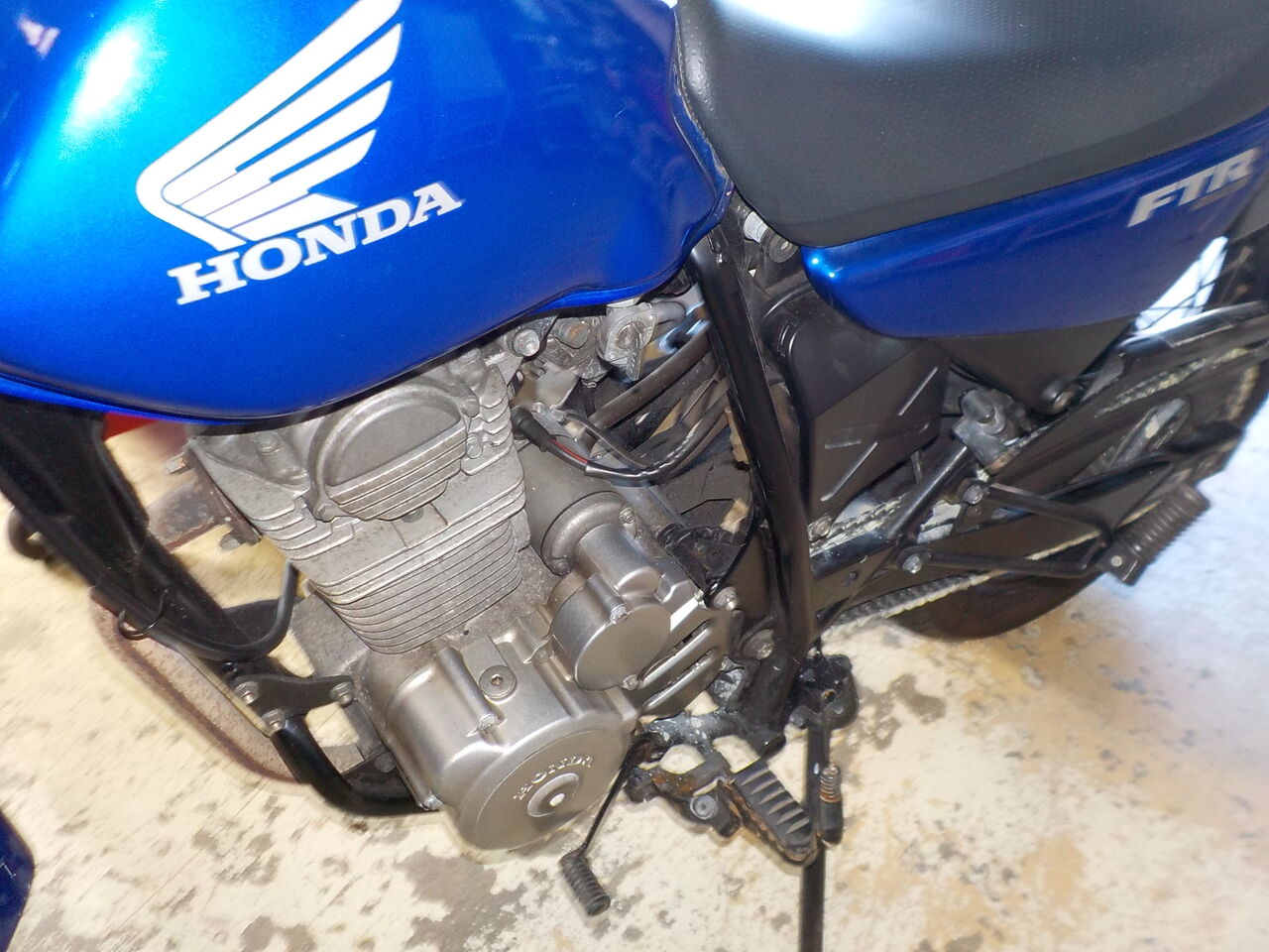 Ftr223 オイル 交換 バッテリー 充電 Cca ブレーキスイッチ Honda Mc34 Mc Craft