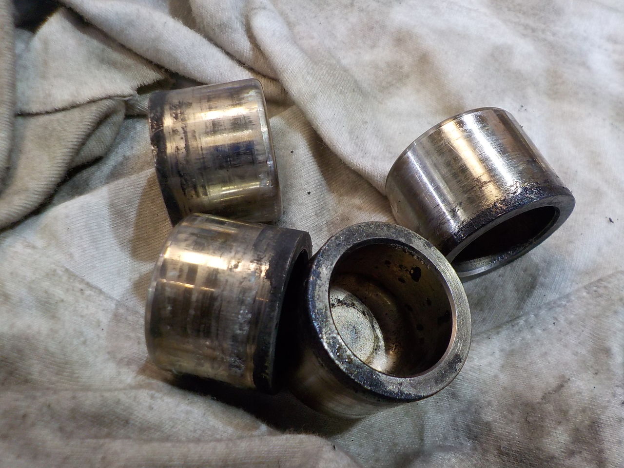 ゼファー400 フロントブレーキ キャリパーシール ピストンシール オイルシール ゼファー400 フロントブレーキ キャリパーシール ピストンシール