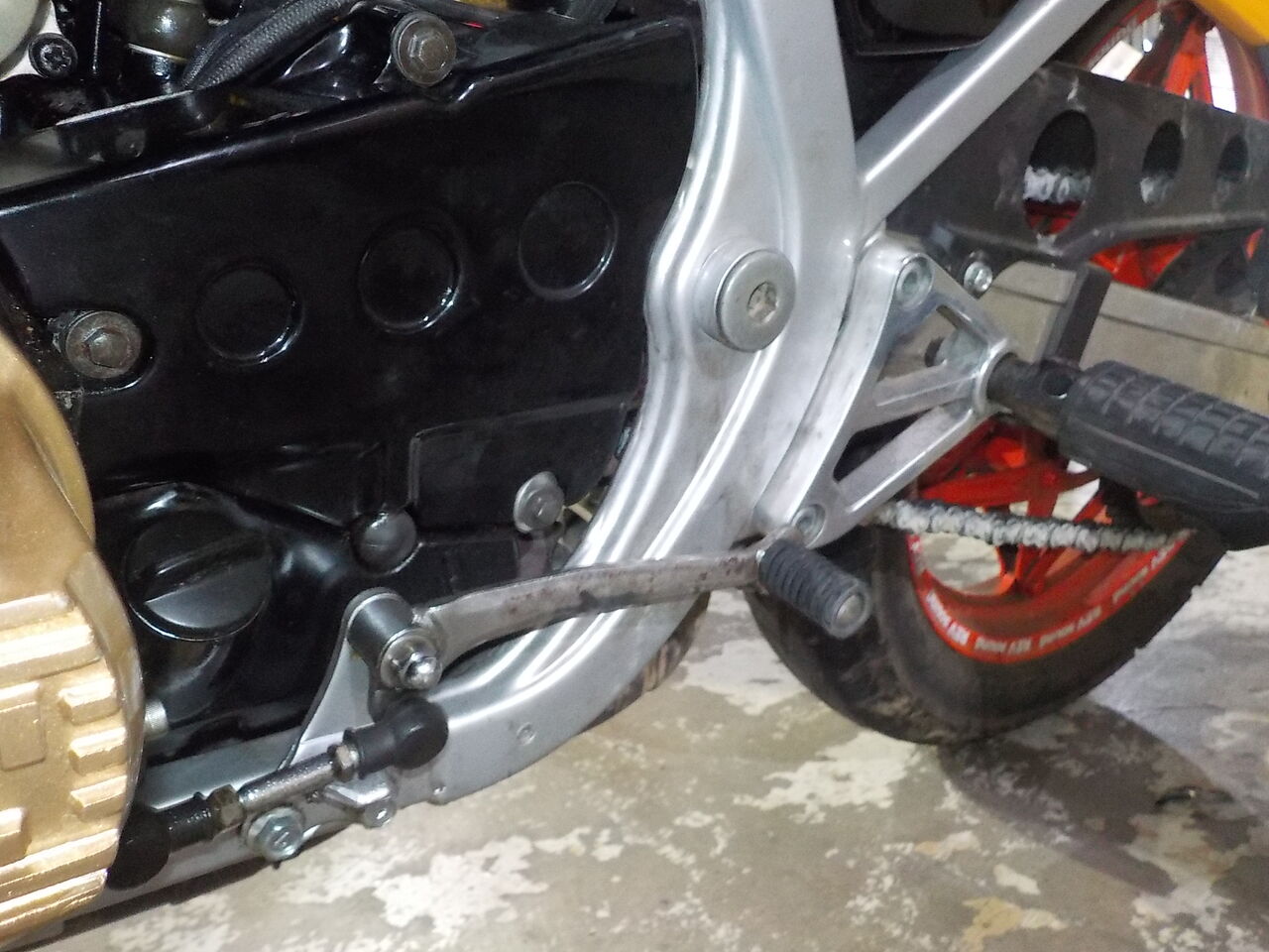 CBX400F ゴールドチェーン　ゴールドスプロケ　スプロケ前後 CBX400F ゴールドスプロケット 520-45T - 旧車パーツ専門店フレンズ