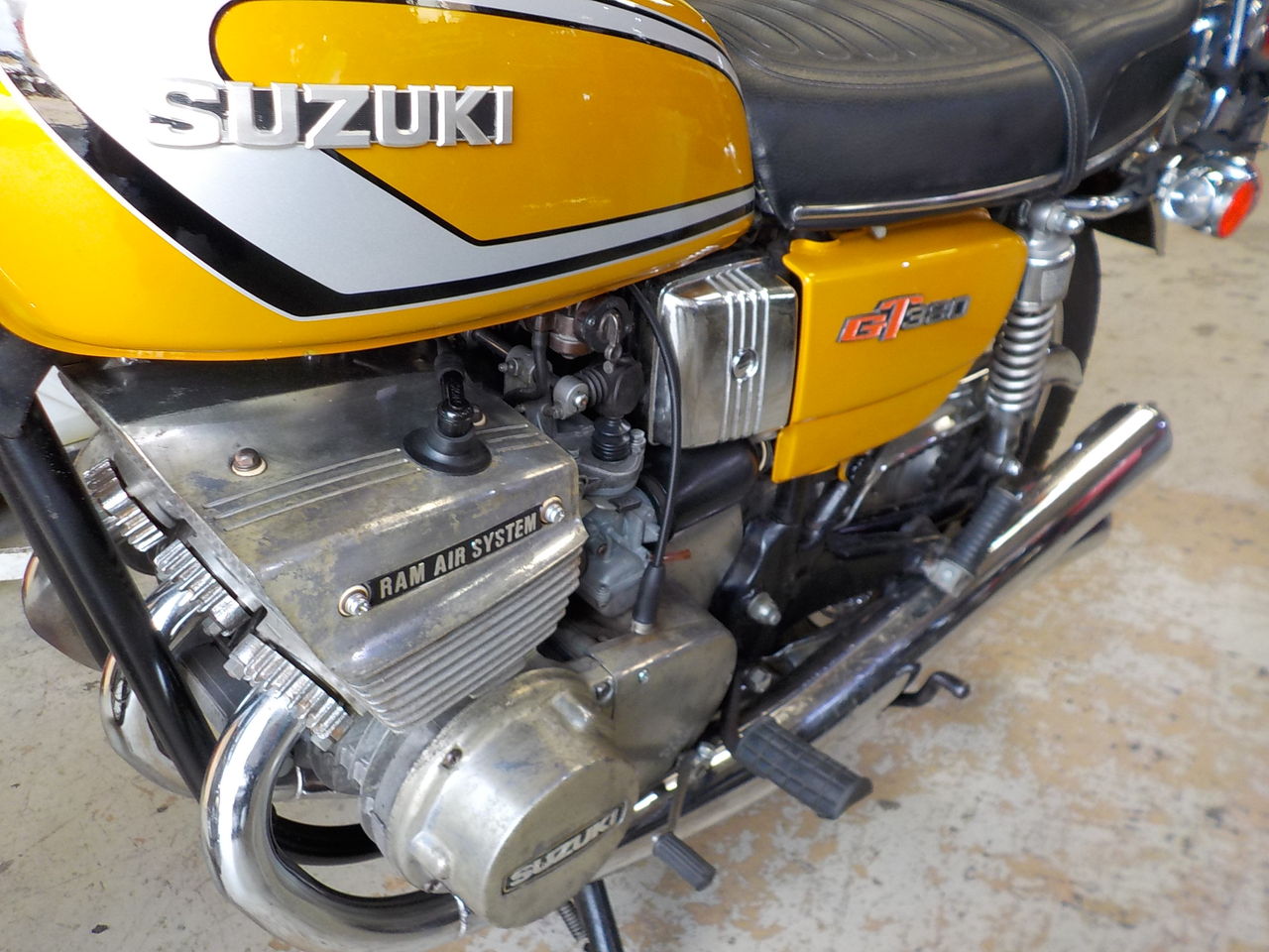 GT380 B3 心もとな 純正 ステアリングステム 三又 三つ又 サンパチ GT550