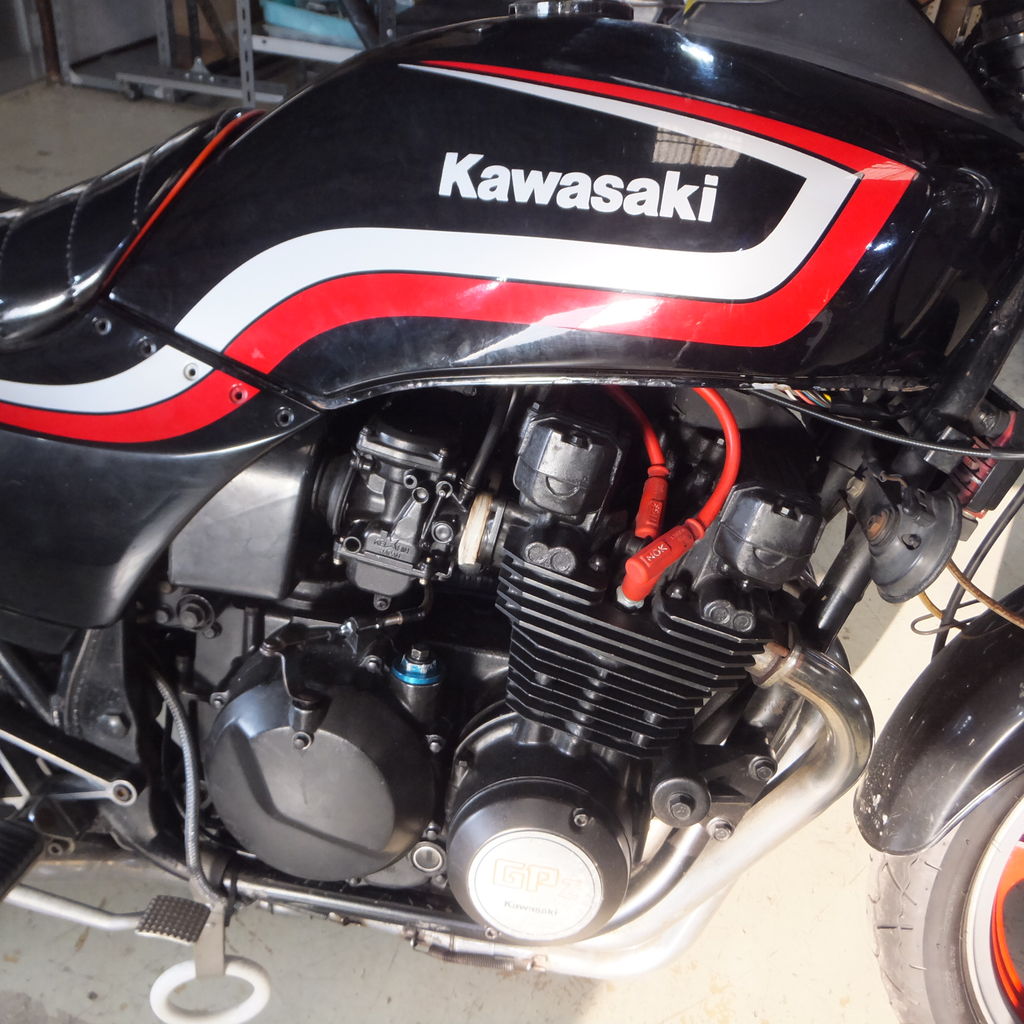Kawasaki カワサキ GPZ400F 純正アッパーカウル フロント 55028-1061 7-D071/1/160 gpz 400f 純正アッパーカウル 当時物 Kawasaki - メルカリ
