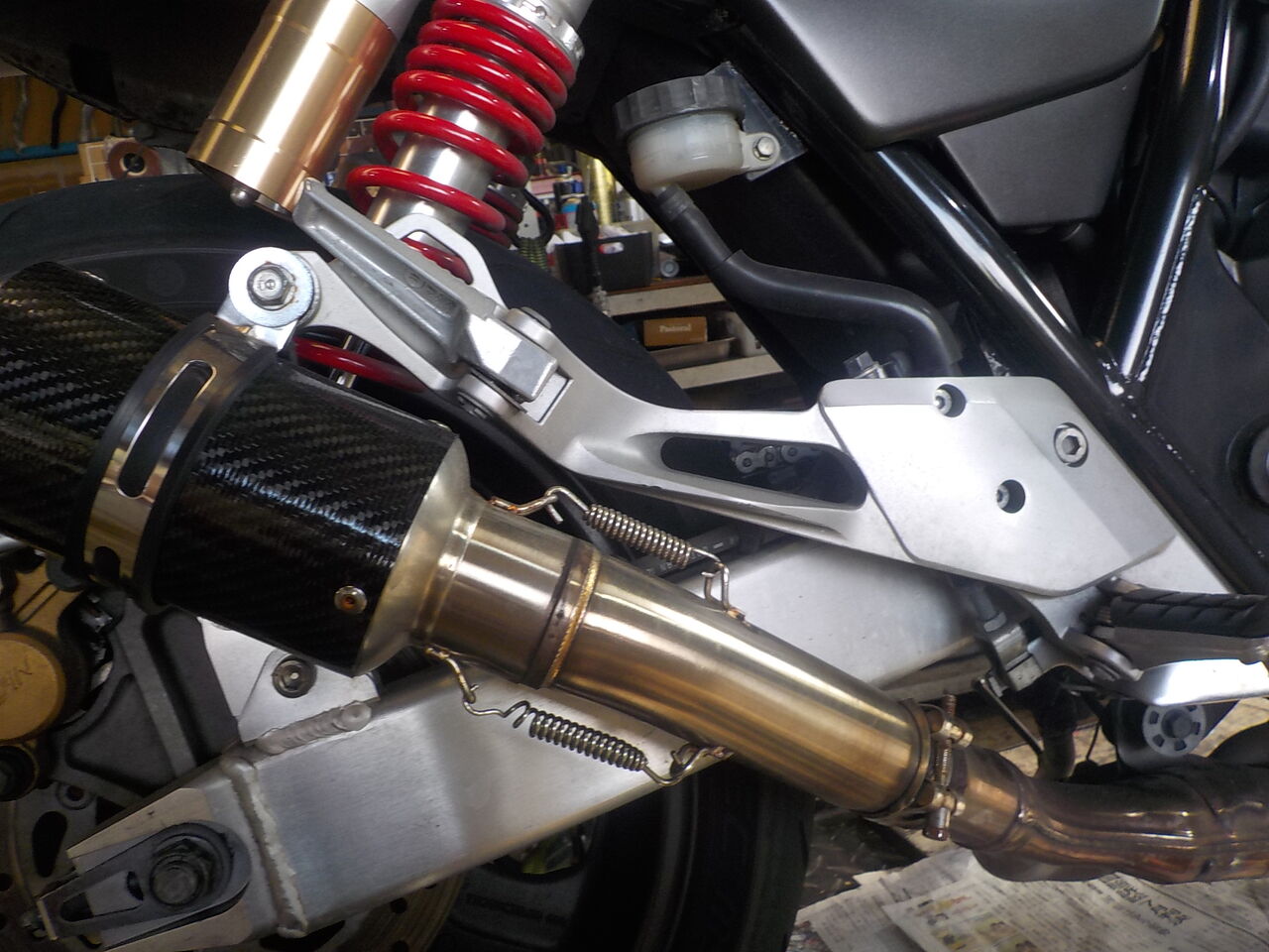 CB400SF nc39 バックステップと純正ステップ交換希望8千円払います