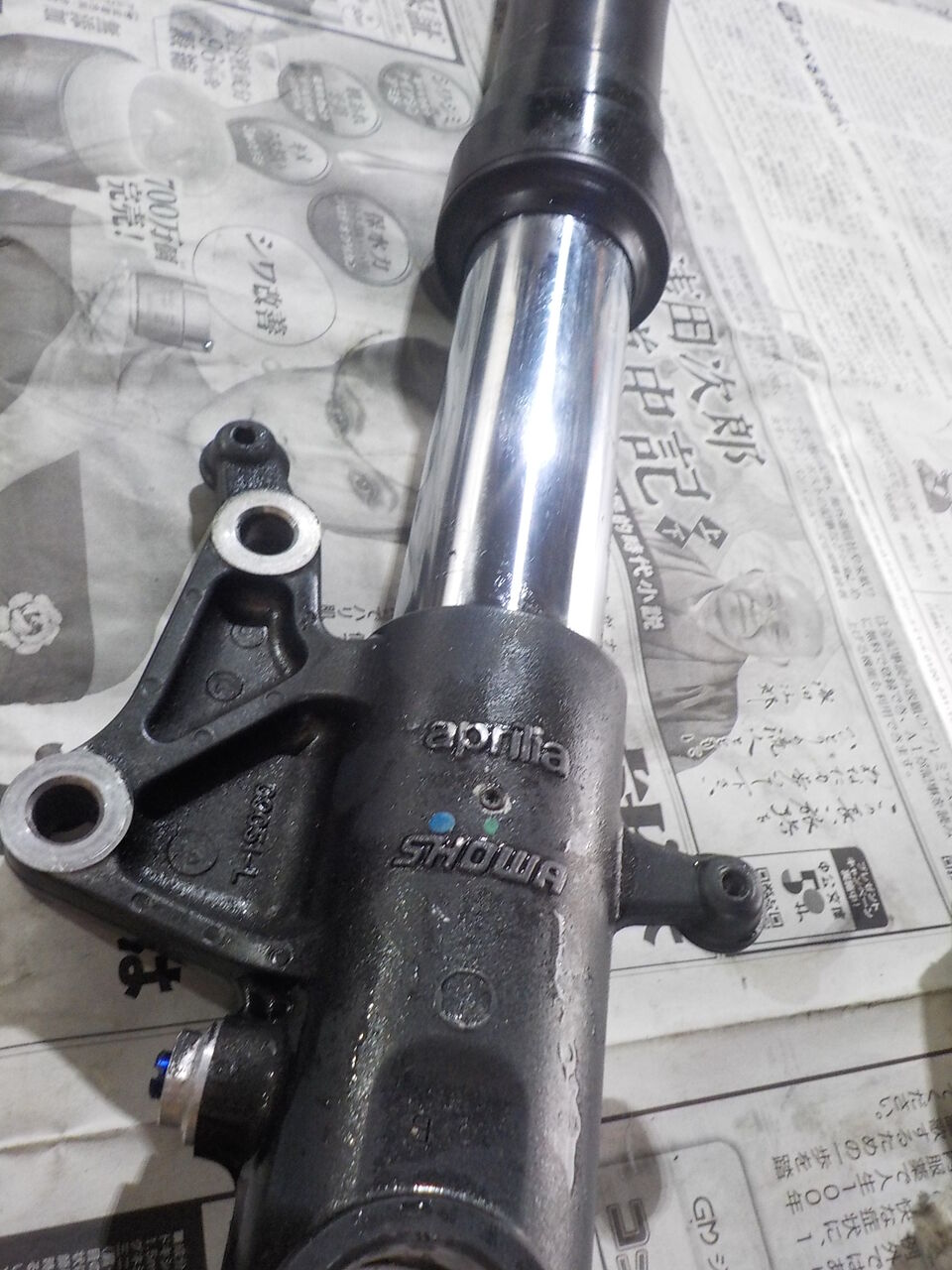 Aprilia RS250 フロントフォーク オイル 漏れ 修理 : MC Craft