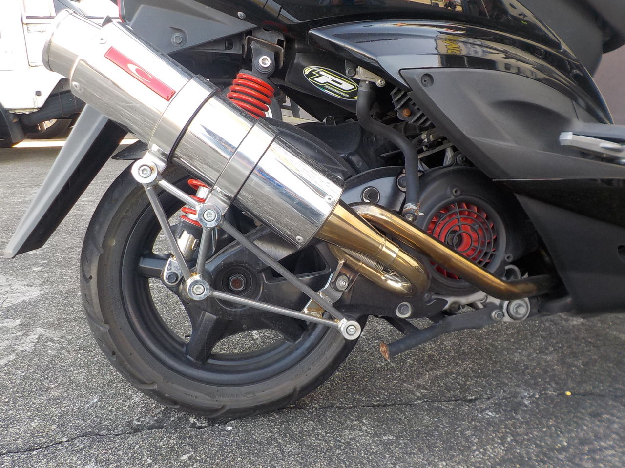 バイクのタイヤ交換致します！ヤマハ シグナス125X リアタイヤ 120/70-12