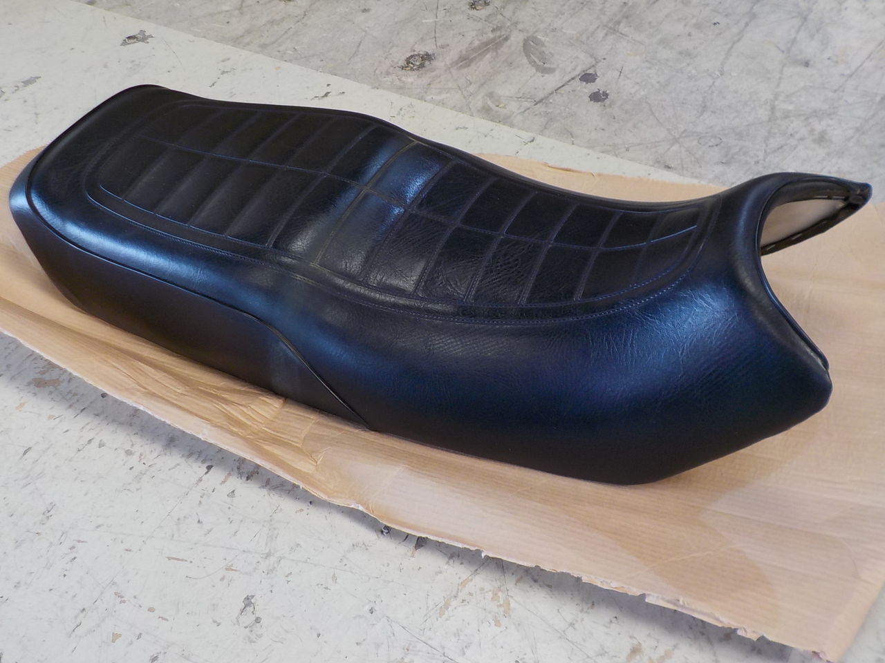 ホンダ CB250RS-Z シート アンコ抜き : MC Craft