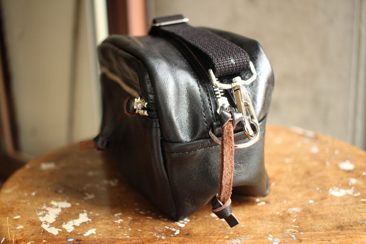 バッグ RAINBOW COUNTRY LEATHER SHOULDER POUCH Rainbow Country / Leather Shoulder Pouch / 2025 model