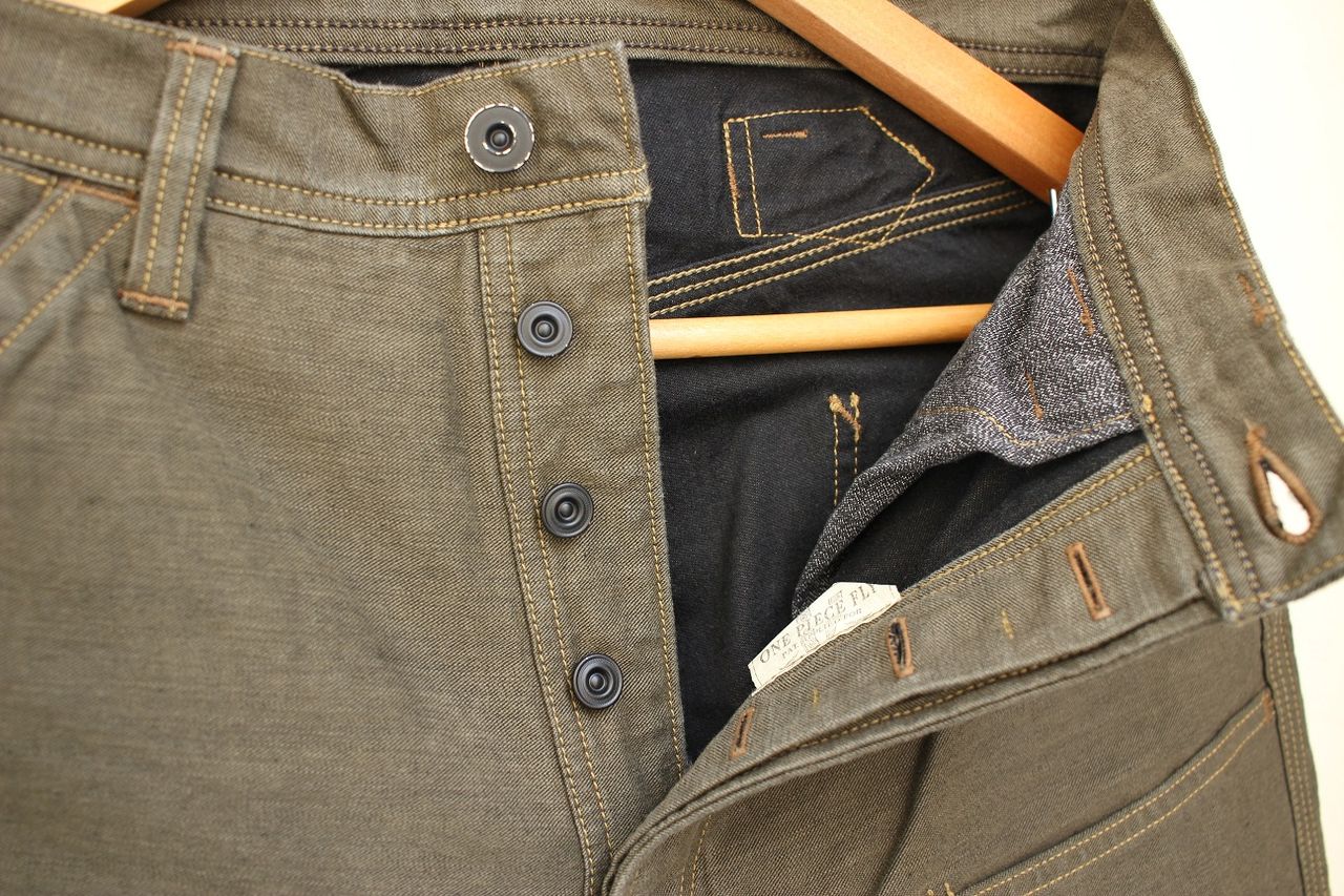 フリーホイーラーズ デリックマン カーキグレイ Size34 裾上無し&裾傷み フリーホイーラーズ デリックマン カーキグレイ Size34 裾上無し