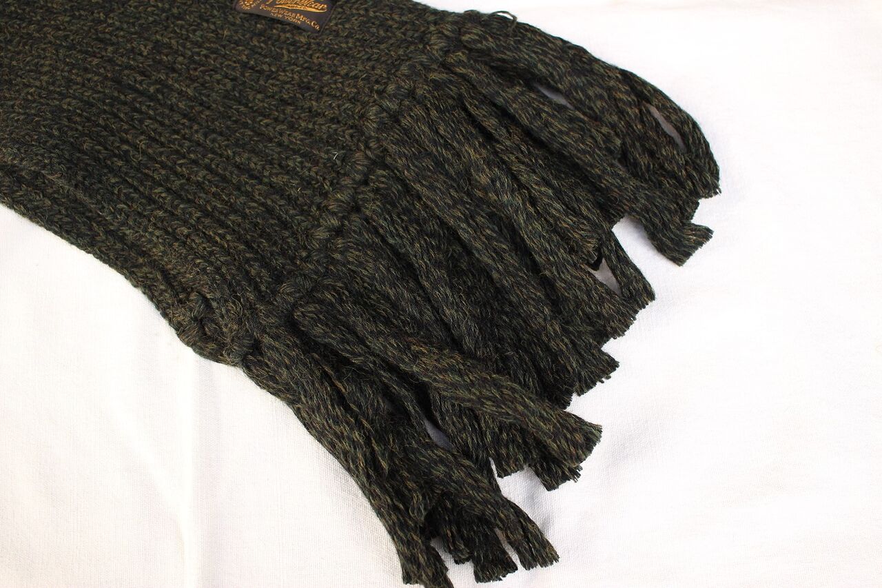 FREEWHEELERS / HAND-KNIT FRINGED WOOL MUFFLER (GRAINED DARK