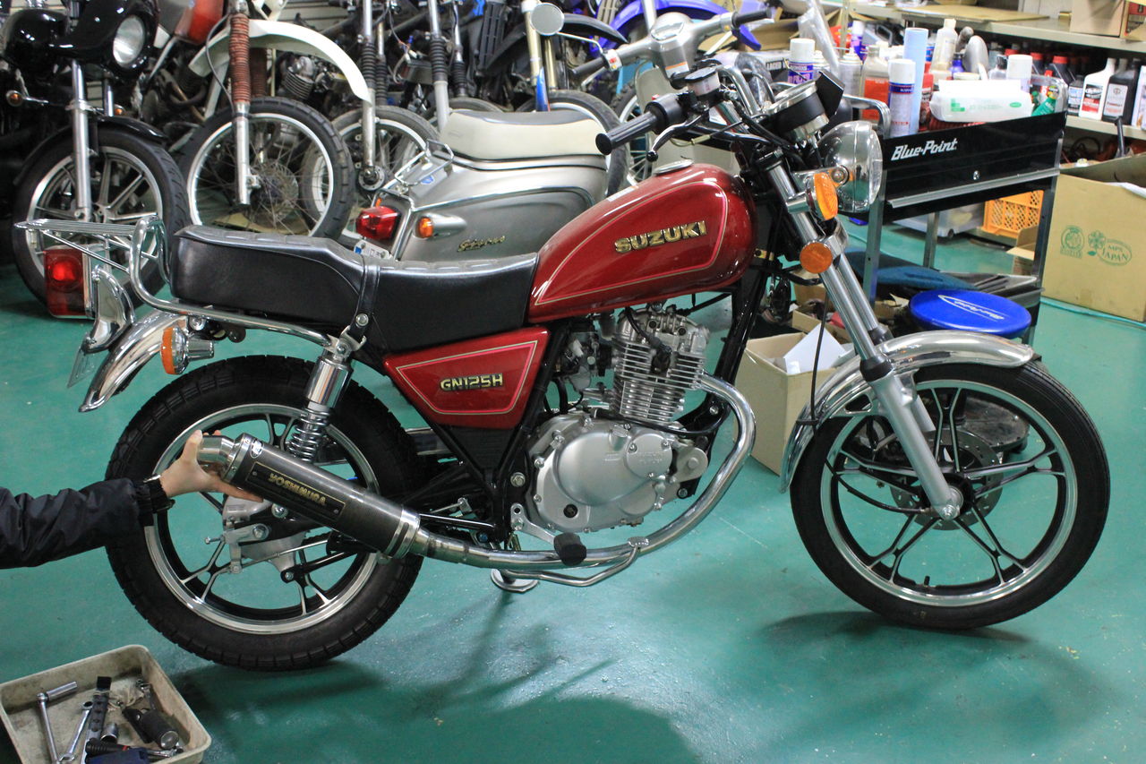 ヨシムラ　マフラー　GN125パーツ