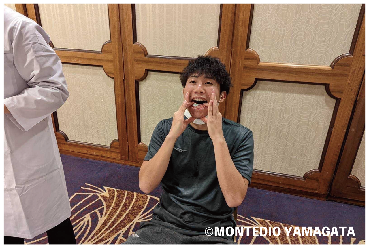 スマートチェックアウト モンテディオ山形の選手たちにマウスガードを無償で提供 サッカー なんでもニュース