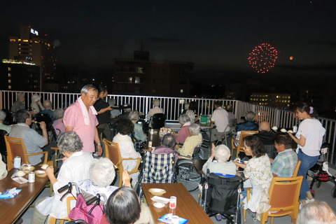 花火も見えるし