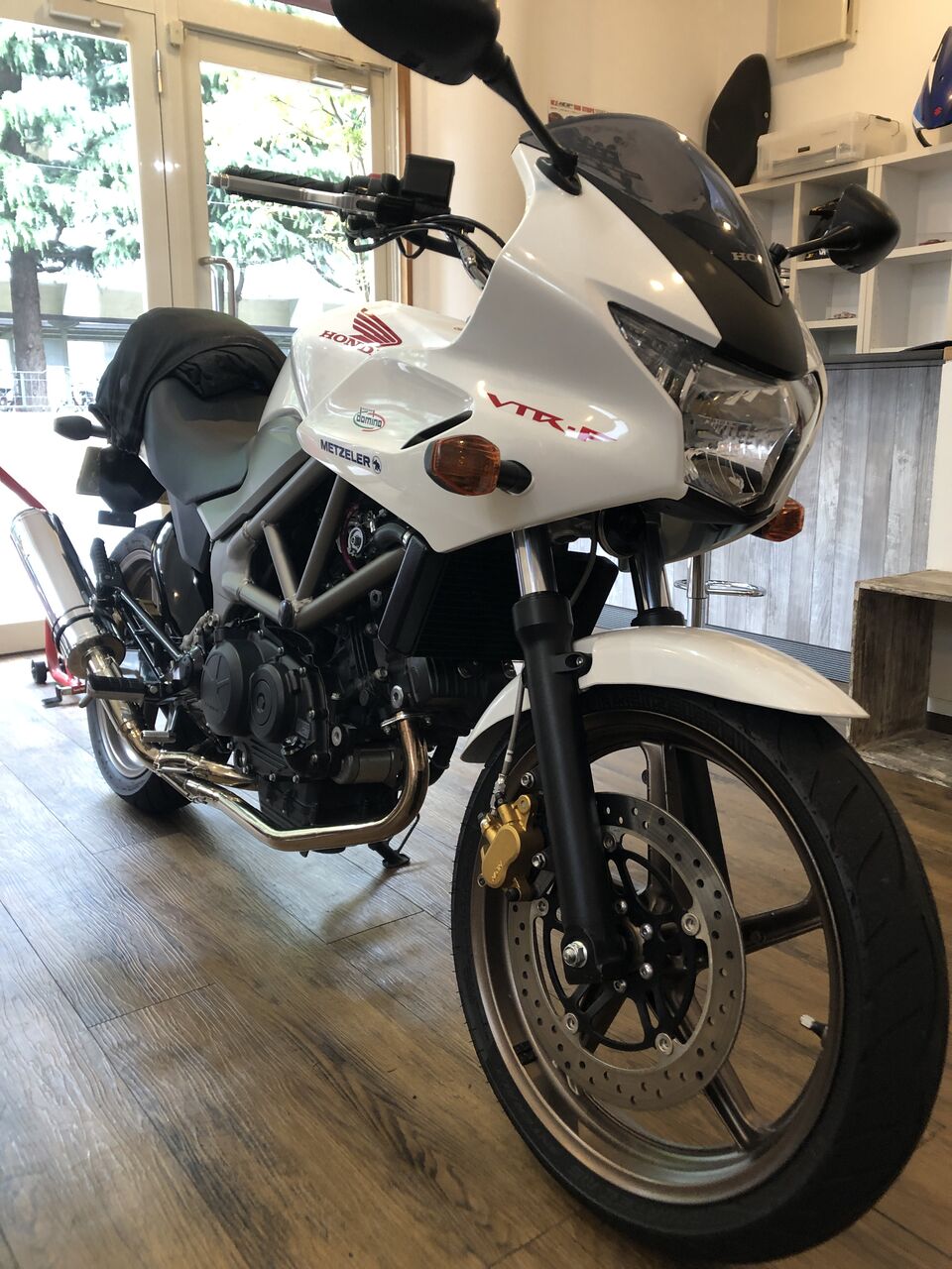 Honda Vtr F リムストライプの貼付けサービスをご依頼頂きました ｍｄｆスタッフブログ