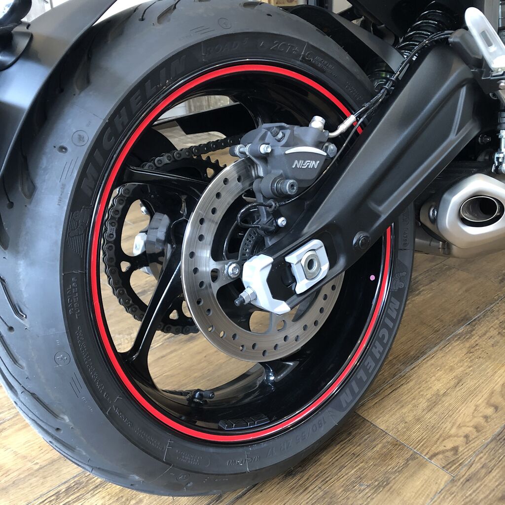 TRIUMPH TRIDENT 660 リムストライプの貼付けサービスをご依頼