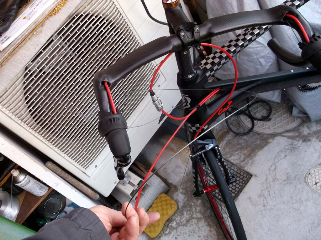 折りたたみ自転車 ハンドル ワイヤー 取りまわし ガイドパイプ