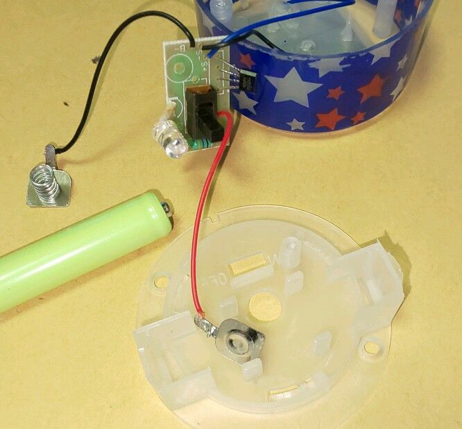 太陽で充電池を充電したい ダイソーさんのガーデンソーラーライトの中身を観察してみる At The Azure World