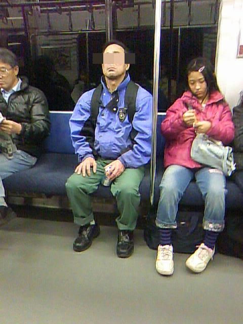 電車内で缶酎ハイを飲んでるオヤジ デブ男の毒夢日記