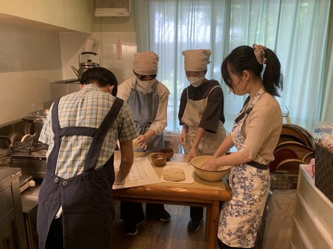 5FF8DEFD-1B27-44A3-898A-AB0DC9E2B194