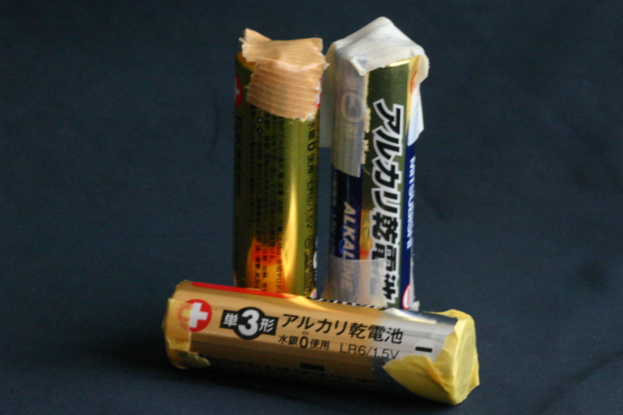 乾電池は絶縁してから捨てるべし 工業系エンジニアライターの なるほど 話 乾電池は絶縁してから捨てるべし 工業系エンジニアライターの なるほど 話