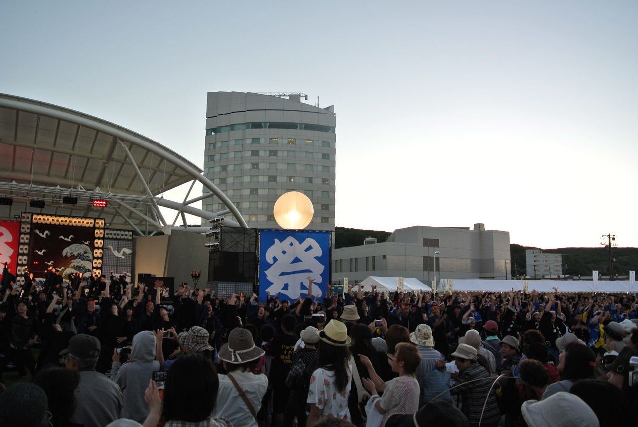 #FikaDika: 蛇口に入りきらないバケツに水を入れる