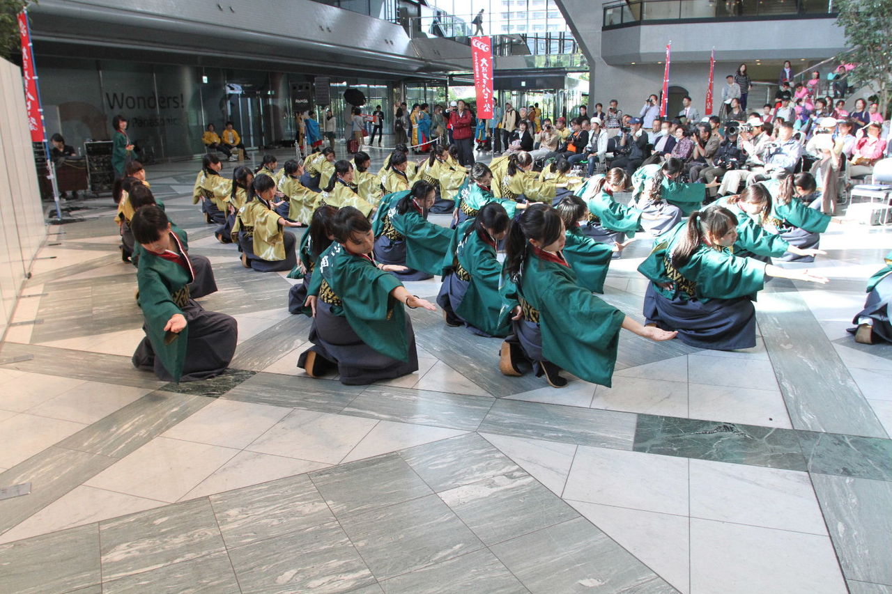 大阪メチャハピー祭写真館
	  2015本祭写真館：IZA笑舞 編
	コメントトラックバック