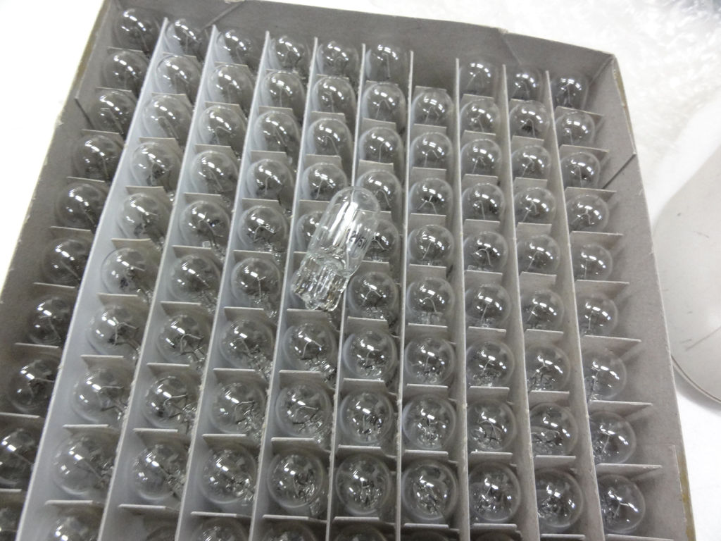 整備する ウェッジベース電球の購入 メダゲーを買う