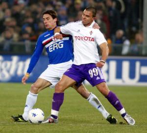 ファールで自滅 愚かなサッカー選手たち メディアの棚