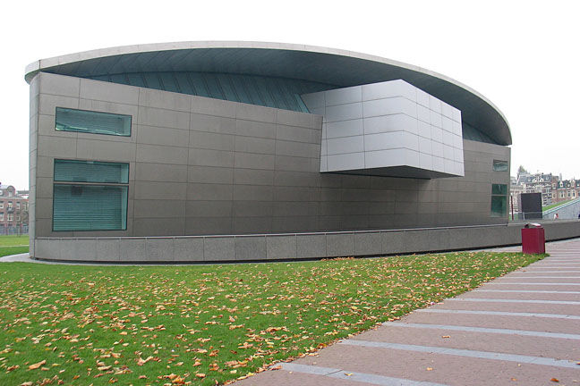 オランダ ファン ゴッホ美術館 メディアの棚