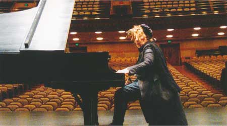 遅くなっても待っておれ メディアの棚