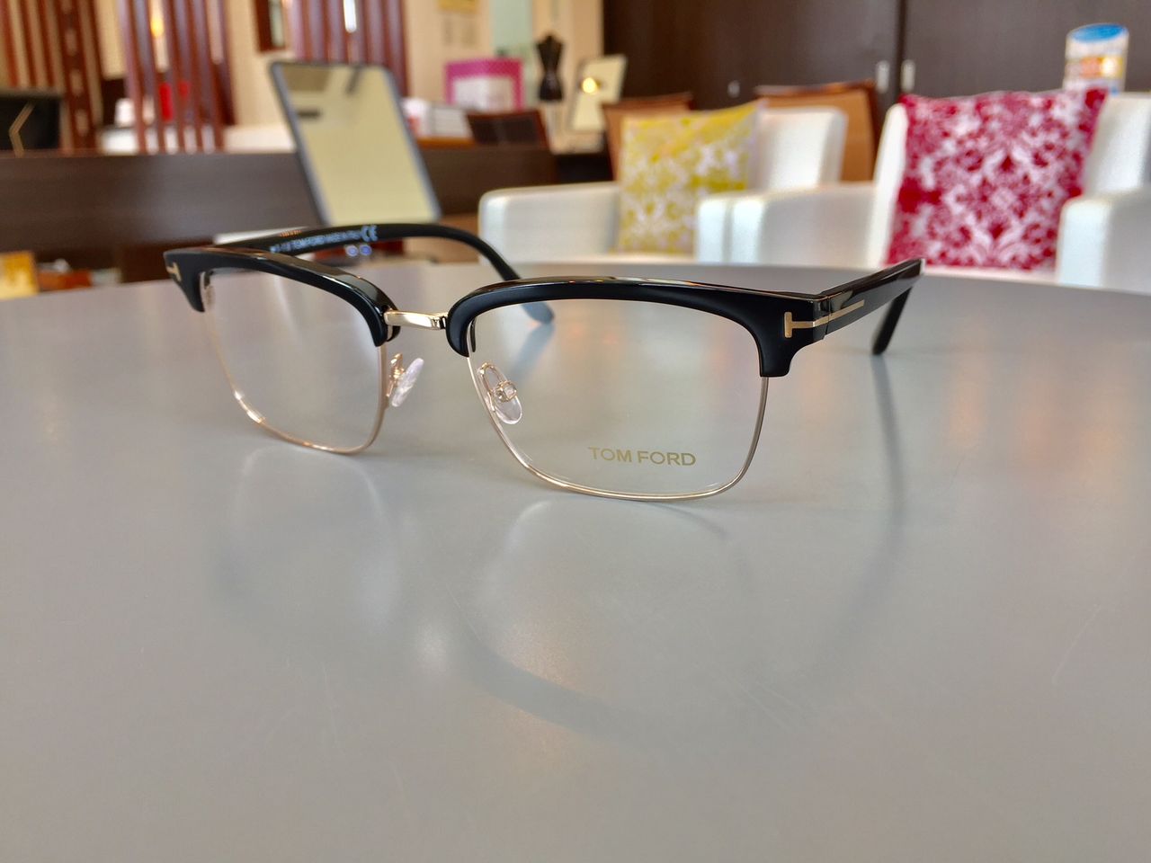 【試着程度】TOM FORD トムフォード TF 5504 001 【試着程度】TOM FORD トムフォード TF 5504 001