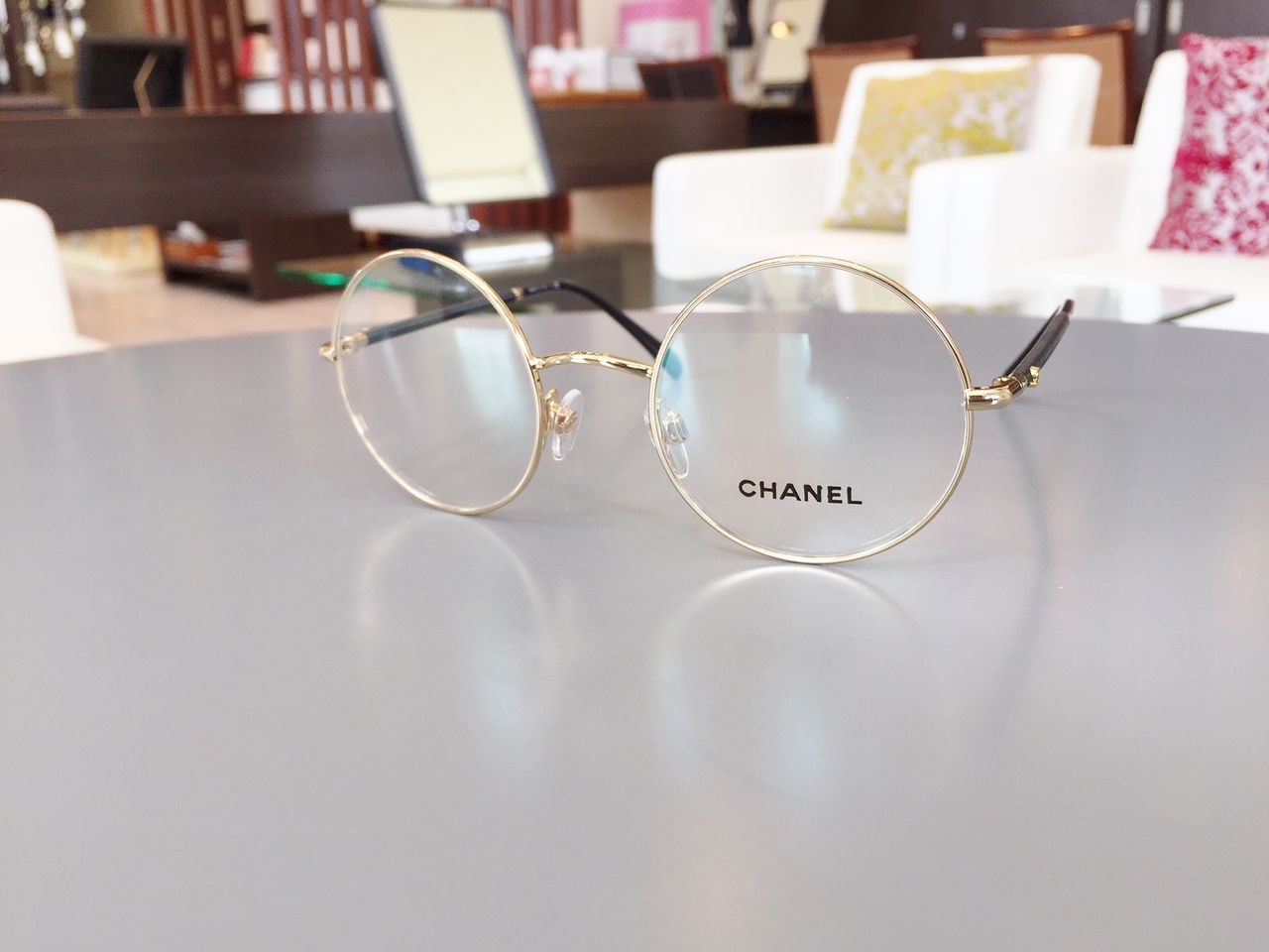 CHANEL : メガネの松村