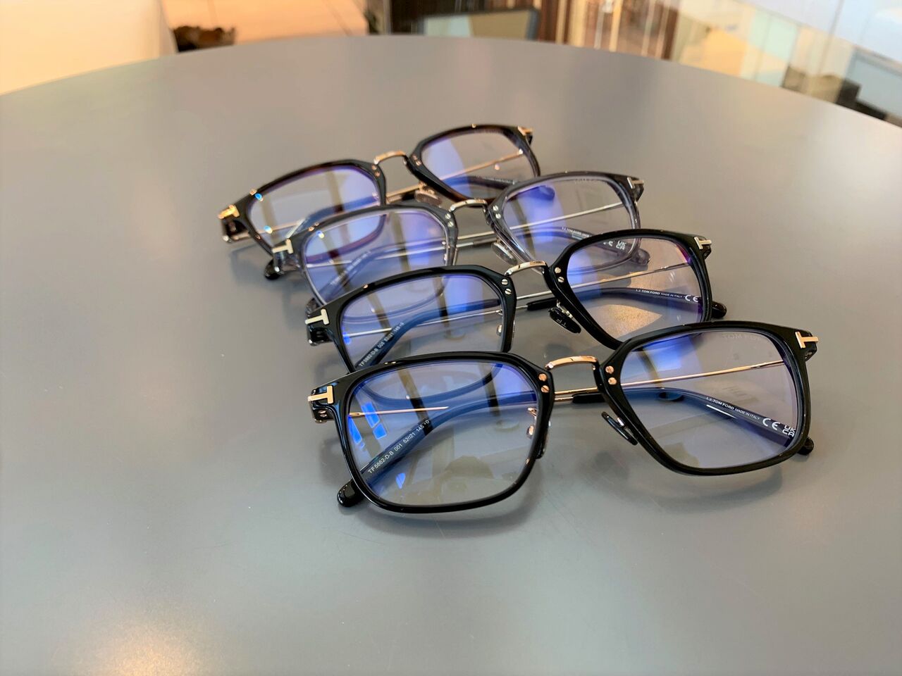 TOM FORD TF5862-D-B : メガネの松村 TOM FORD TF5862-D-B : メガネの松村