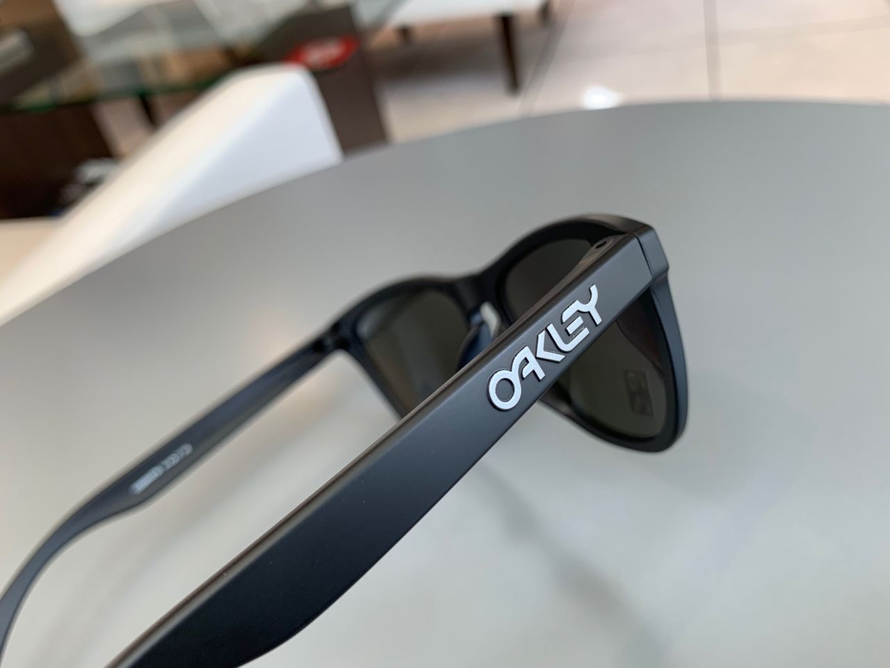 OAKLEY : メガネの松村