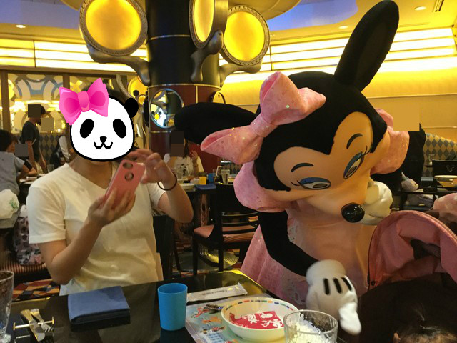 シェフミッキー キャラクターと写真撮影 Meguのまいにち記録 4児ままの育児日記