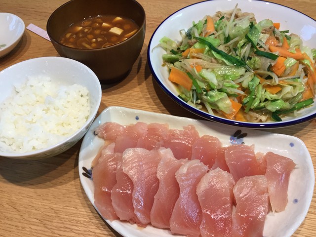 びんちょうまぐろの刺身と野菜炒め Meguのまいにち記録 4児ままの育児日記 びんちょうまぐろの刺身と野菜炒め Meguのまいにち記録 4児ままの育児日記