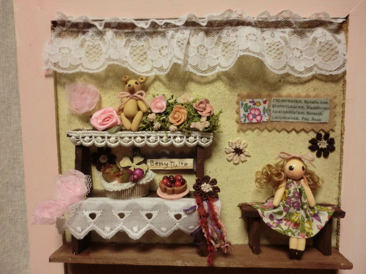 コルクボードが２つ出来ました プチなドールハウスのローラー作戦も終了 White Angel のミニチュアワールド