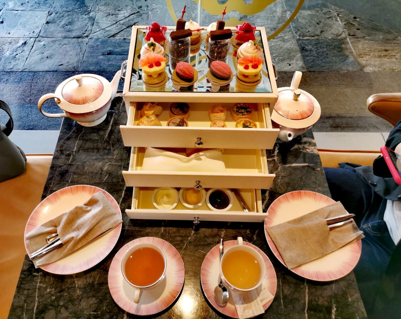 Fairmont Singapore 宝石箱の様なアフタヌーンティー Anti Dote ホテル 時々シンガポール Fairmont Singapore 宝石箱の様なアフタヌーンティー Anti Dote ホテル 時々シンガポール