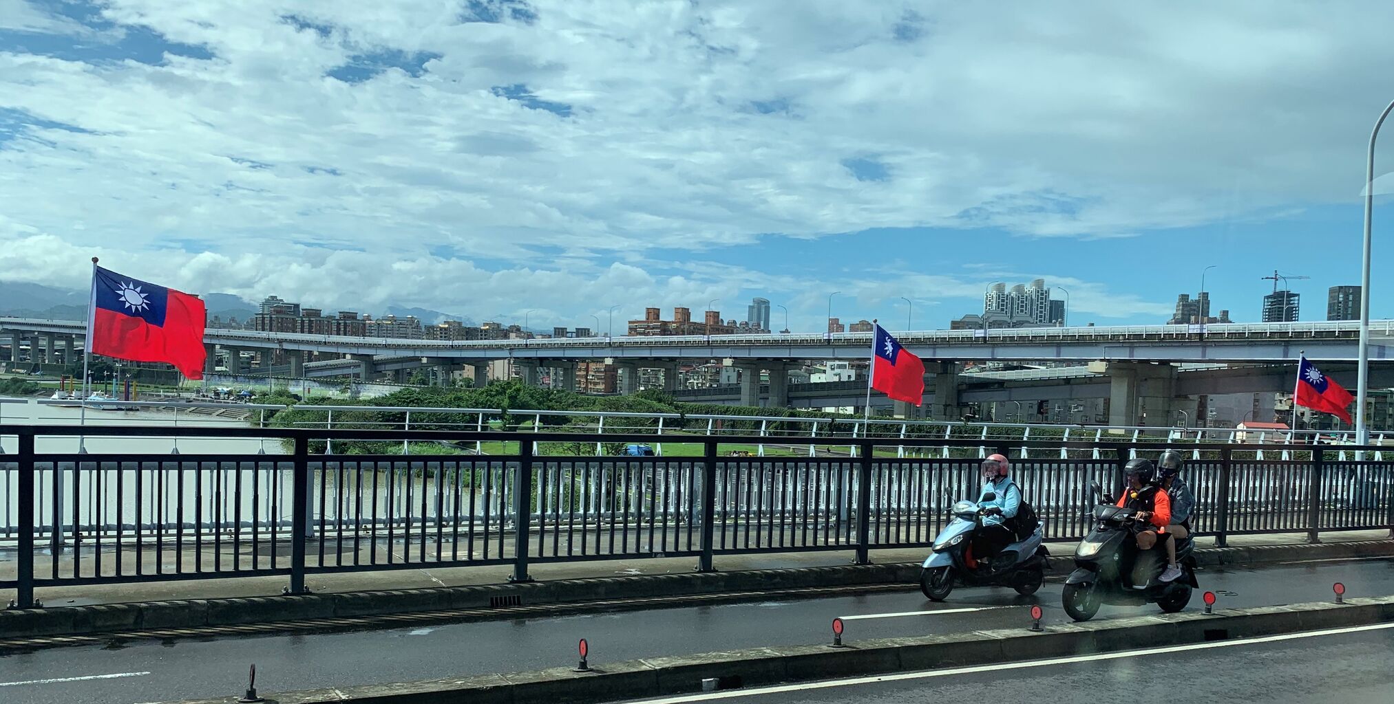 台湾国旗 青天白日満地紅旗 せいてんはくじつまんちこうき 好吃 好酒 好台湾