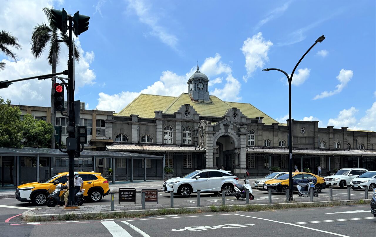 新竹観光 国定古跡の迎曦門&新竹市政府 城壁跡地の親水公園は散策・散歩に良し : 好吃 好酒 好台湾!