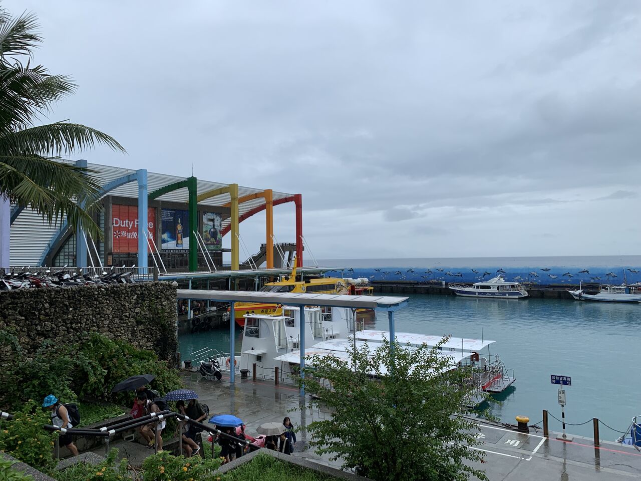 台湾の離島 小琉球 へ 船酔いする人は要注意 フェリーで東港港 小琉球へ 好吃 好酒 好台湾