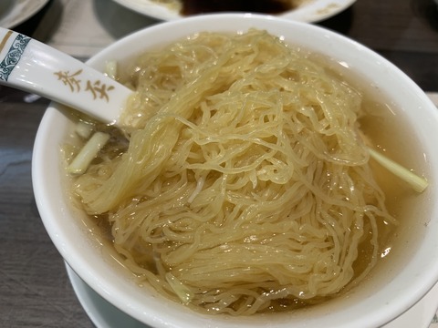 香港グルメ「麥奀雲吞麵世家」海老卵麺も美味だが海老ワンタン麺のスープが特にうまし！ : 好吃 好酒 好台湾！